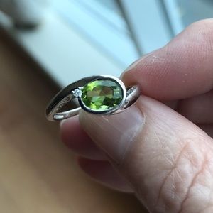 Peridot and Diamond Ring, 10 kt white gold
